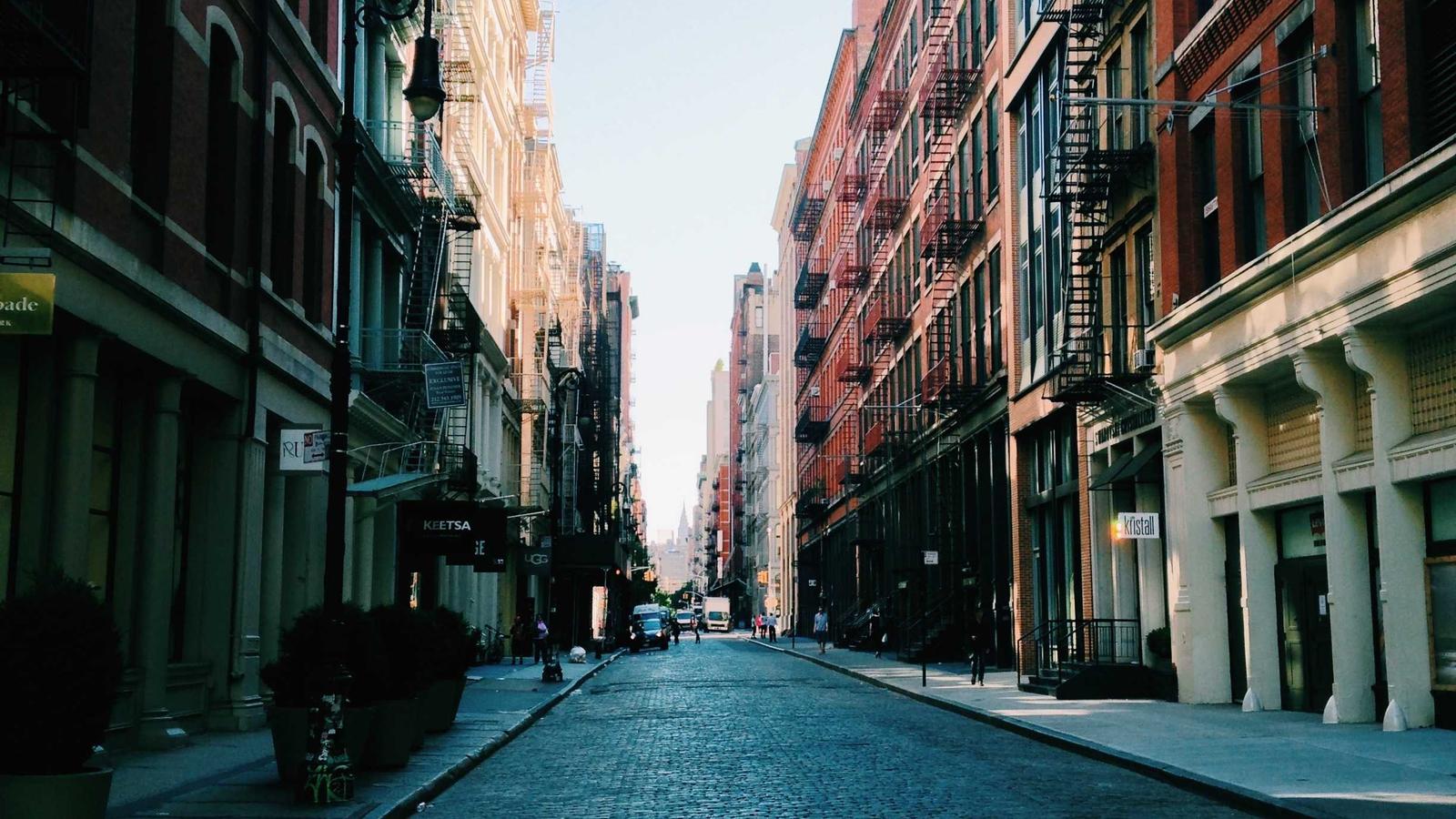 人手不足が離職を加速させる理由と、止めるための再設計